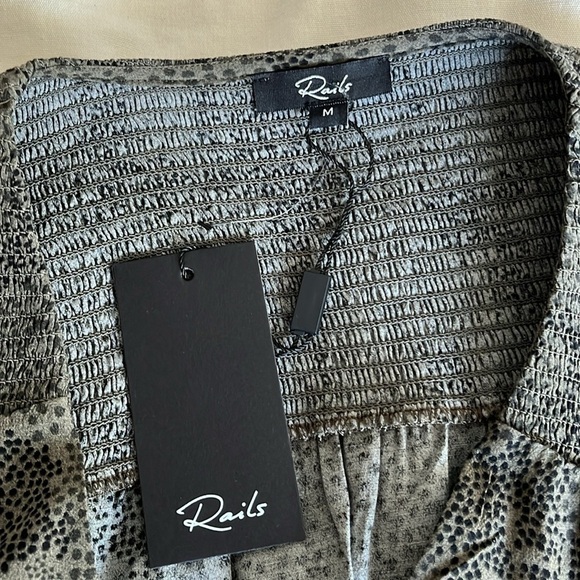 Rails Jasmine Long Sleeve
Snake Print Mini  Dress Olive Pebble Size Medium. - Picture 9 of 16